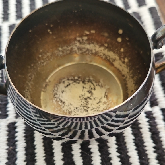 Elegant Silver Creamer and Sugar Bowl Set - Picture 4 of 5